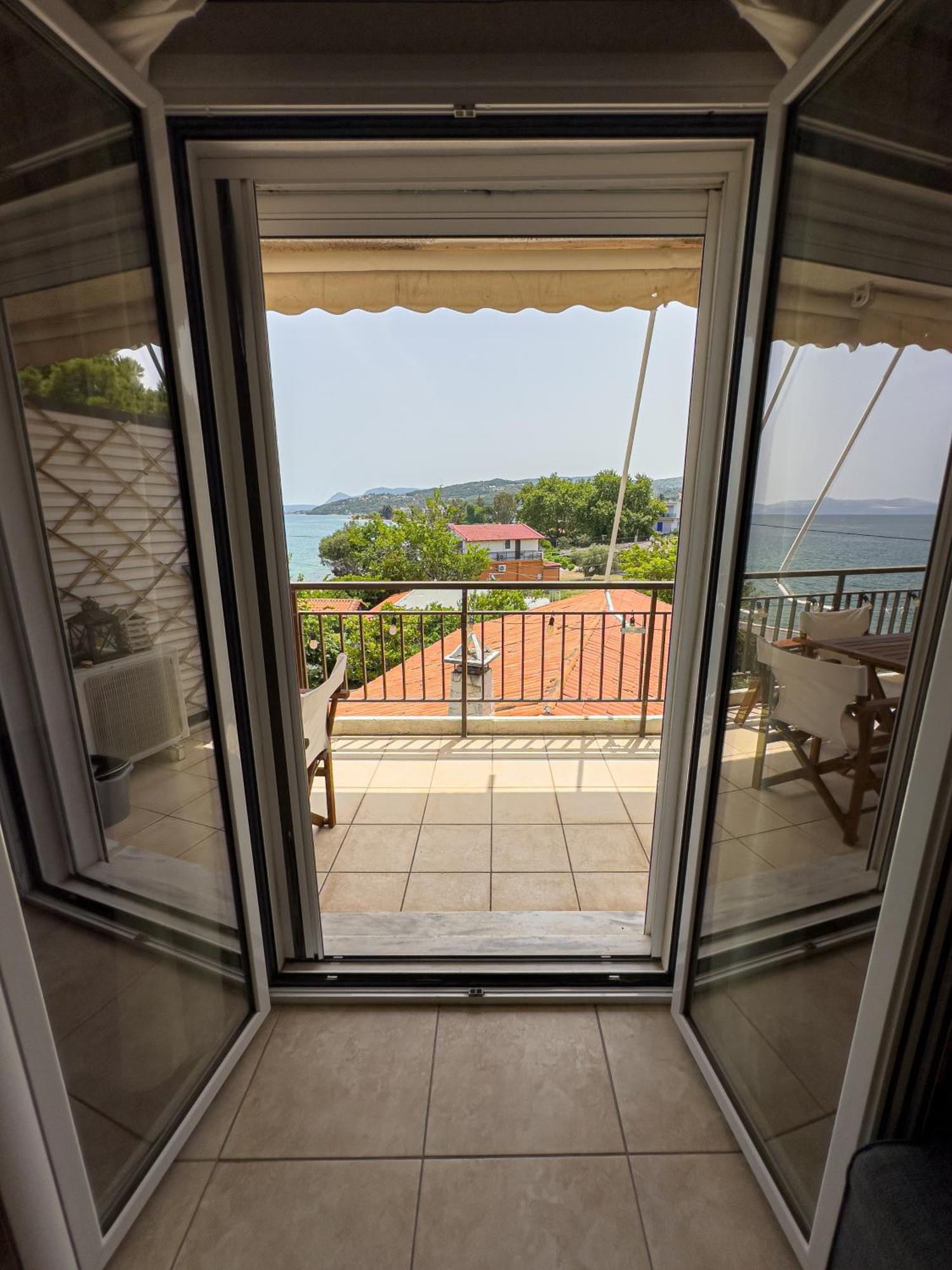 Thanos' Seaside Apartment Oropos Exterior photo